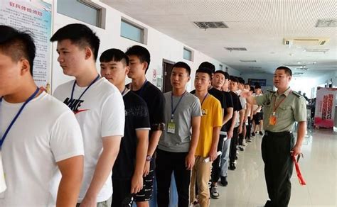 2022年春季新兵入伍欢送大会举行 128名入伍青年将奔赴军营-温岭新闻网