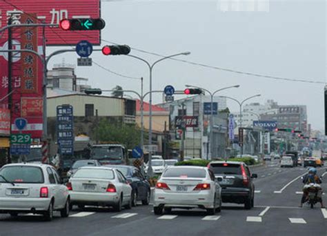 我国红绿灯最多的一公里，每30米就有一个，不堵车也要走30分钟|堵车|红绿灯|交通事故_新浪新闻