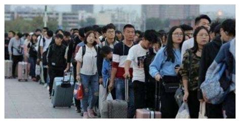 大批美籍华人被遣回国，发现无家可归后叫嚣：凭啥取消我中国国籍