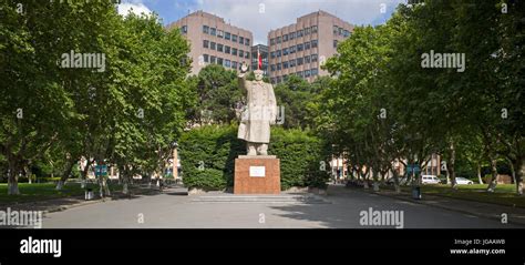 Statue of Mao Dedong in car park of Tongji University. Shanghai, China ...