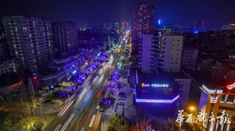 全城彩灯世界 航拍流光溢彩的自贡街道 - 四川 - 华西都市网新闻频道