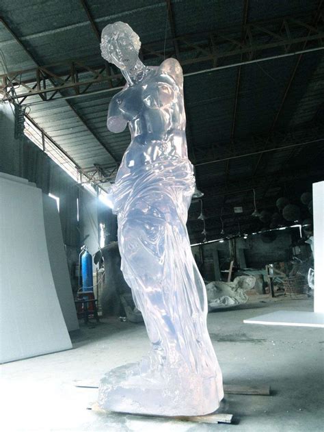 透明树脂人物雕塑 – 北京博仟雕塑公司