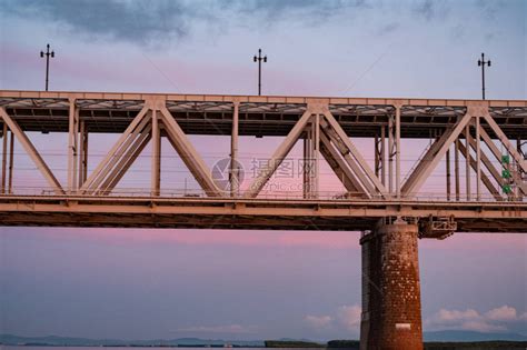 日落时在阿穆尔河上桥俄罗斯高清图片下载-正版图片506162126-摄图网
