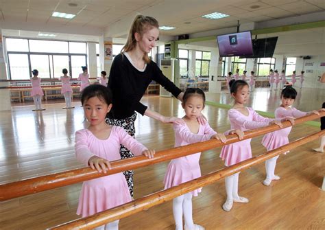 俄罗斯芭蕾舞团遇上广铁乘务员 点赞旅途舒适又便捷 - 三湘万象 - 湖南在线 - 华声在线