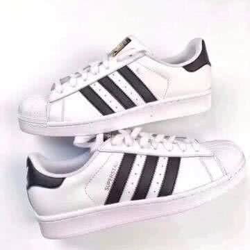 adidasOriginals这款“Adiclr”运动图片