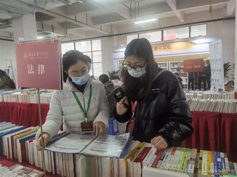 图书档案馆组织专业教师代表参加2023年春季图书现采活动-湖北职业技术学院 - Hubei Polytechnic Institute