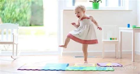0～3岁宝宝精细动作训练指南，宝宝越练越灵巧！（附3个小游戏）