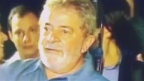巴西总统卢拉曾多次领导工人罢工 并因此被右翼政府逮捕_凤凰网视频_凤凰网