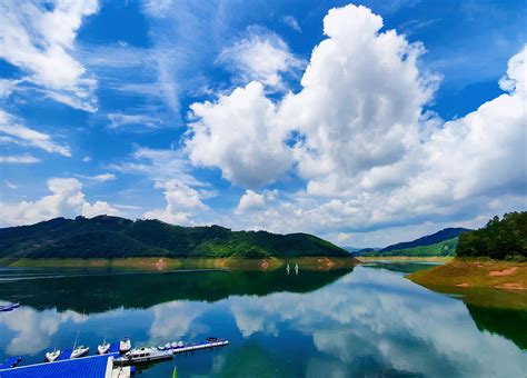 万峰湖：望山见水的好地方 - 当代先锋网 - 要闻