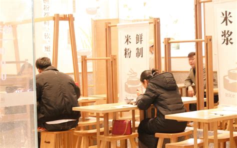 探访｜北京商场陆续恢复堂食，食客“回归”感受烟火气