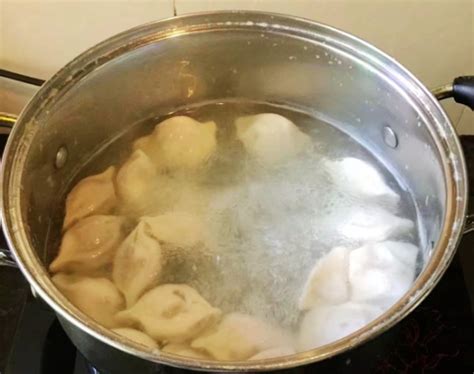 煮熟的饺子出锅后过一下冷水是怎么-百度经验