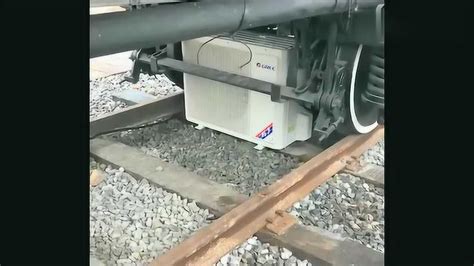 原来火车上的空调是这样安装的，我是第一次见，不怕掉下来吗_腾讯视频