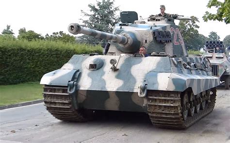 二战时期德国“虎王”坦克与“虎式”坦克？那个更有战斗力 – 旧时光