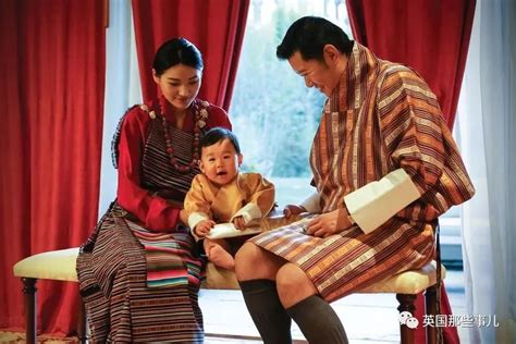 不丹29岁王后官宣怀二胎，痴迷传统服饰的她，被誉为时尚新偶像？