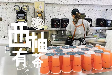 云南大理：制茶师展示下关沱茶非遗制作技艺