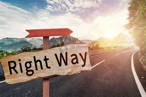 一直走在正确的道路上,走到了正确的道路上,坚持走在正确的道路上_大山谷图库