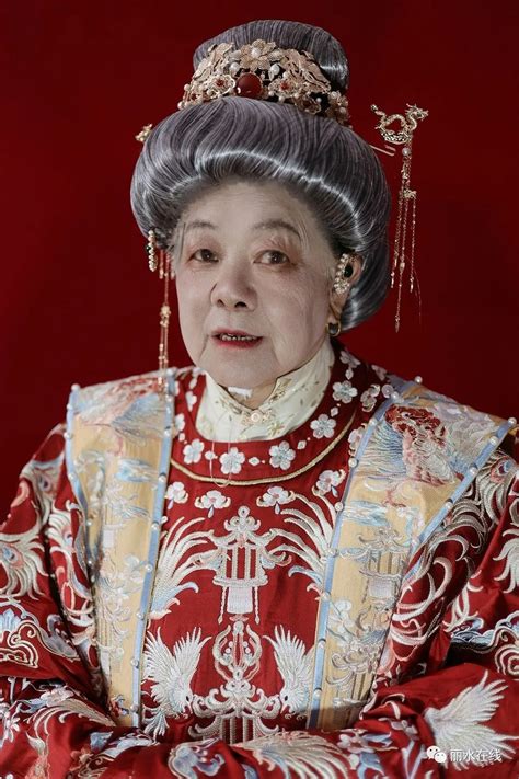 她被称为中国的神仙奶奶 做模特、拍广告、穿泳衣86岁了依然像18岁少女！