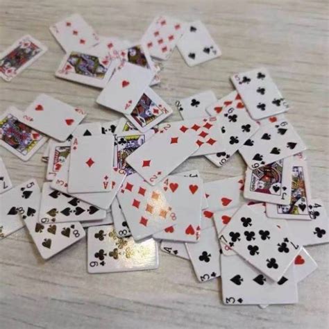 现货迷你扑克牌超小扑克抖音同款旅行扑克纸牌恶搞礼物有趣的玩具-阿里巴巴
