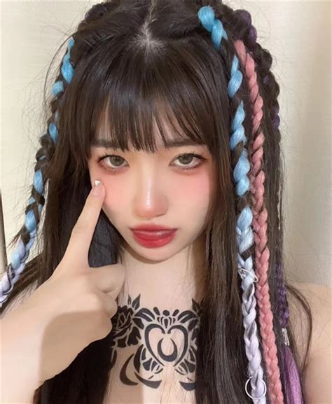 甜美女生脏辫头像