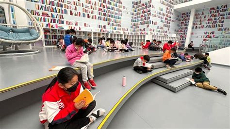 校园处处有书香，北京中小学校打造“书香校园”让学生爱上读书|小学|读书|图书馆_新浪新闻