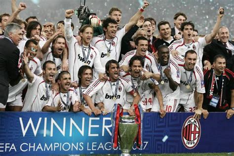 13年前今天ac米兰欧冠决赛力挫利物浦，赛后庆祝球星你能认出几个|西多夫|卡卡|布罗基_新浪新闻
