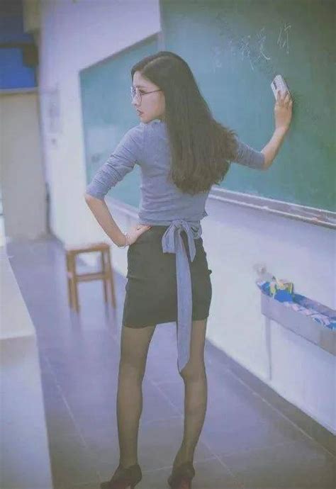 撩裙图片