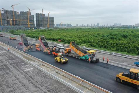 路面沥青施工案例展示_沥青路面摊铺案例展示_上海宏卫市政工程有限公司