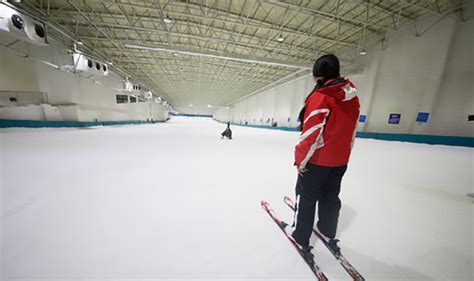 十一“打飞的”开板，“室内滑雪”暑期蹿红，后冬奥时代冰雪产业浮现|界面新闻 · JMedia