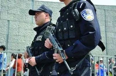 美国警察执法记录仪实拍，街头查车引发街头枪战
