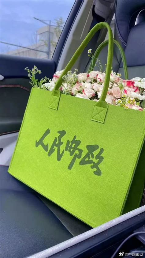 中国邮政推出托特包，设计又绿又亮眼！|托特包|包包_新浪新闻