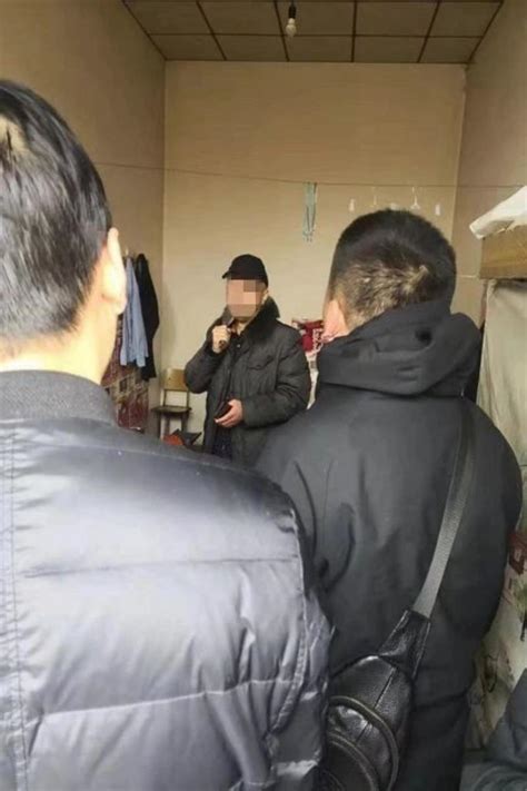 河南林州警方抓获一名潜逃多年逃犯 抓捕时嫌疑人曾持刀拒捕
