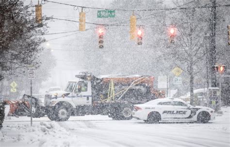 暴风雪“雪顶”席卷美国东南部，3人死亡数万家停电 | 北晚新视觉