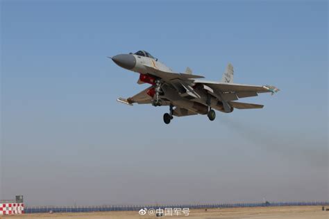 “咆哮鲨”曝光：中国歼-15舰载电子战机有何能耐