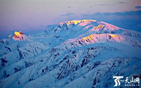 观梅里雪山日出，中国最美的雪山之一，运气极好才能看到日照金顶_凤凰网