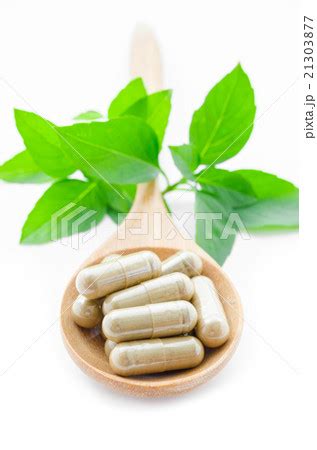 Herbal medicine capsules in wooden spoon.の写真素材 [21303877] - PIXTA