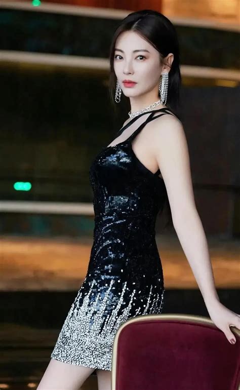 张雨绮3D打印长裙好绝！现身戛纳红毯身材有致——上海热线娱乐频道
