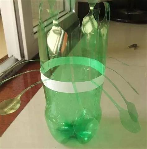 怎么用废旧塑料瓶做手工？