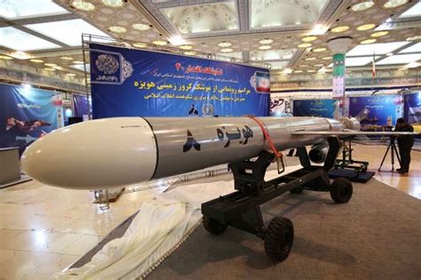 伊朗展示全新巡航导弹 射程达1350公里