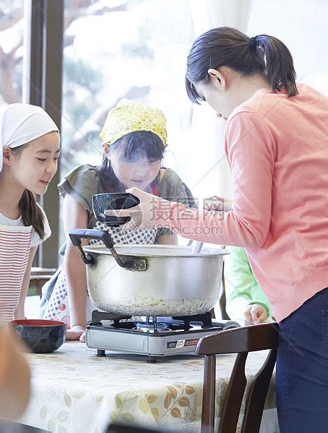 一堂有香味的直播课：数百名学生在线学做饭！ | 国际教育|家庭生活|社区活动