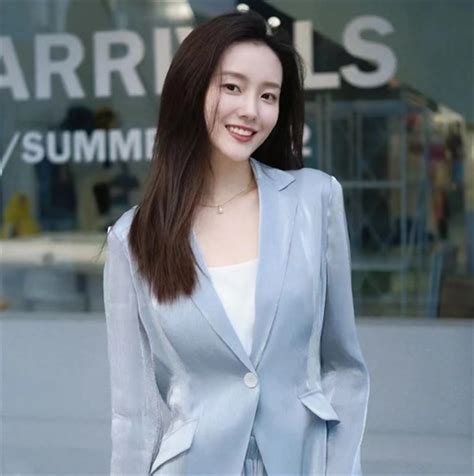 知性温柔职场女生头像