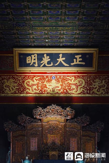 冬至将至故宫“正大光明”匾被金光点亮 - 海报新闻