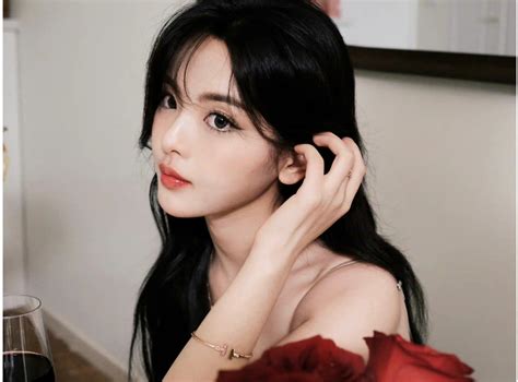 微醺妆容甜美女生头像