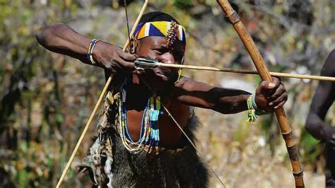 非洲沙漠靠狩猎为生的桑人，使用最古老捕猎方法叫做持久战！