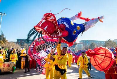 内蒙古呼和浩特：趣味运动 欢乐春光-人民图片网