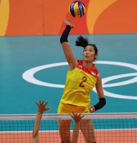 中国女排朱婷15个MVP无人能及，实现三大赛全满贯需等到2022年！_郎平