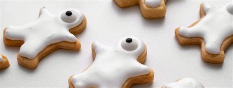 Premium Photo | Close up of decorating cute halloween gingerbread ...