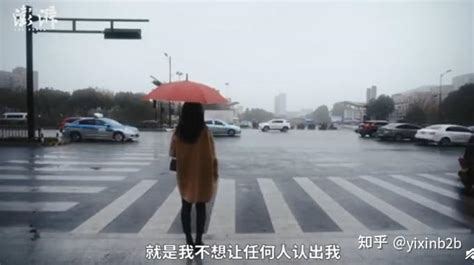 女孩被坏人跟踪，为了自救故意撞翻快递小哥_腾讯视频