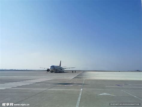 飞机场的飞机高清图片下载-正版图片500973046-摄图网