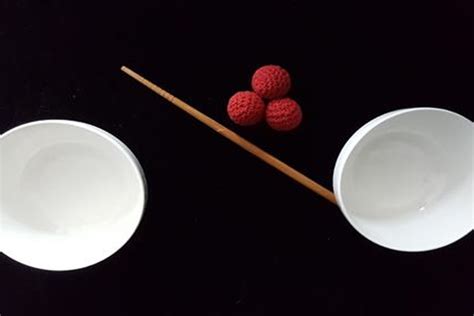 一根筷子、两个碗、三个球也能变戏法？还是中国非物质文化遗产