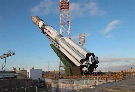 俄罗斯发射质子-M 运载火箭，成功将第4颗Elektro-L卫星送入太空__财经头条